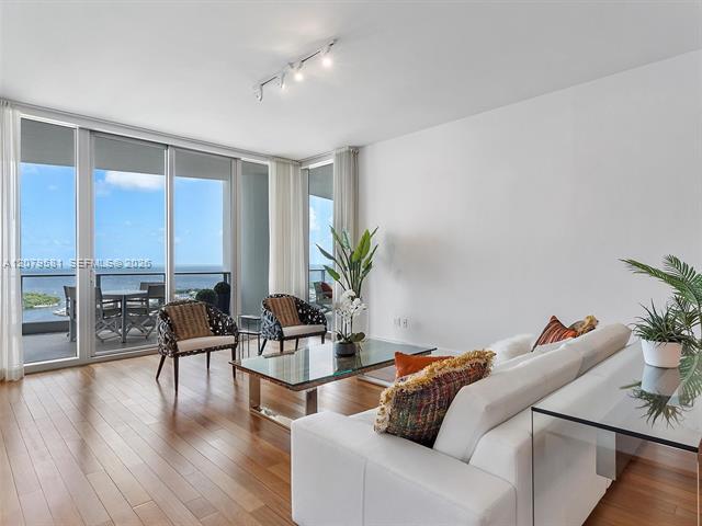 Building Photo - 2627 S Bayshore Dr