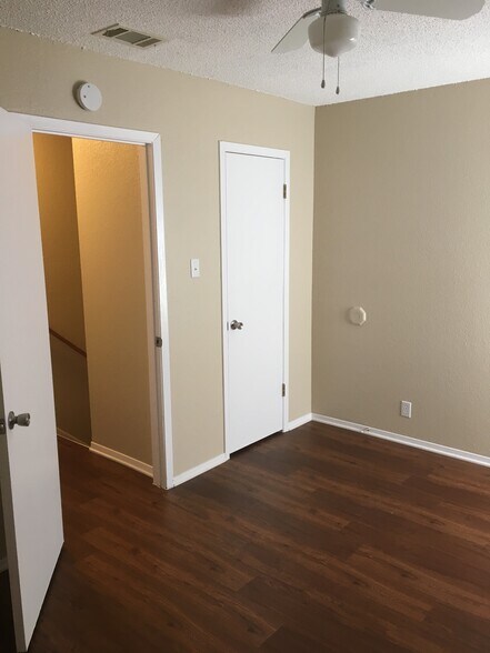 Building Photo - 412 Parkhill Cv