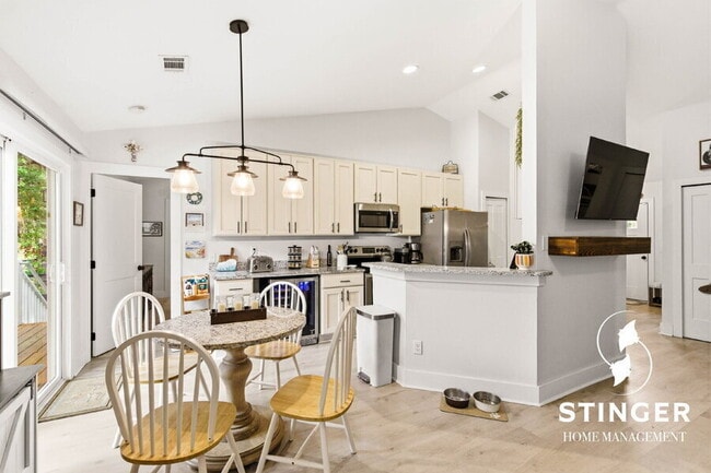 Building Photo - 40 Canopy Ln