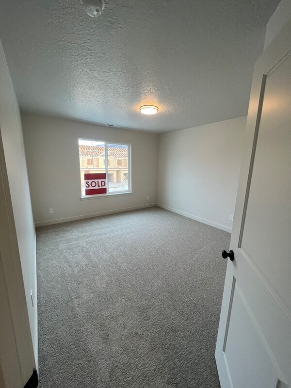 Building Photo - 105 1320 N