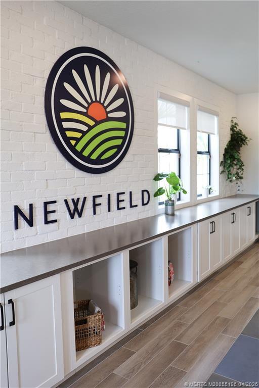 Building Photo - 950 SW Pr Ave