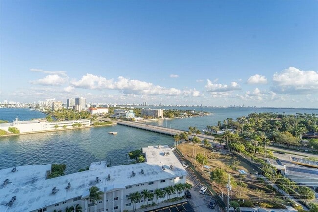 Building Photo - 7910 Harbor Island Dr