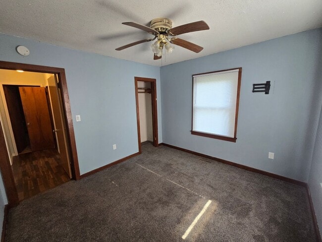 Building Photo - 3 bedroom, large privacy fenced in yard, oversized garage