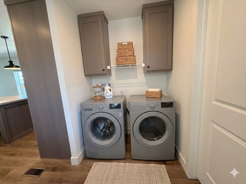 Building Photo - 3601 E Wyoming Ave