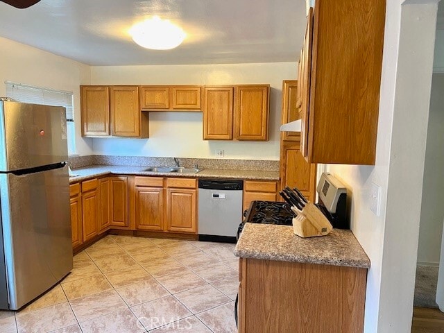 Primary Photo - 5851 Woodman Ave