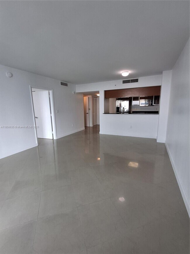 Building Photo - 1800 N Bayshore Dr