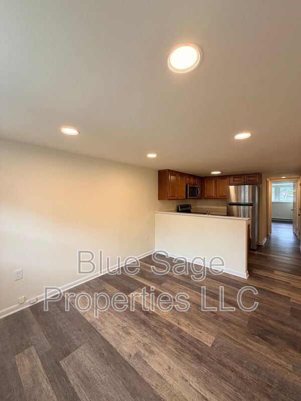 Building Photo - 2 E Manoa Rd