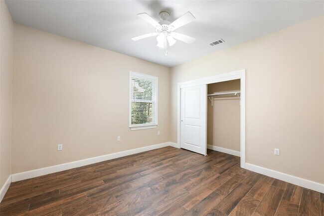 Building Photo - 202 River Rock Dr