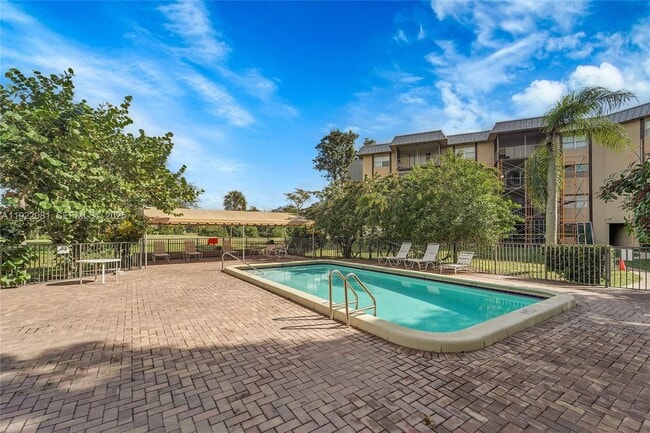 Building Photo - 6101 N Falls Cir Dr