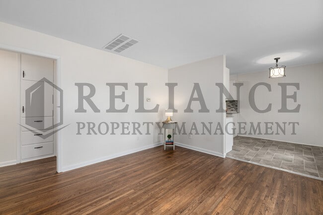 Building Photo - 2309 W Graber St