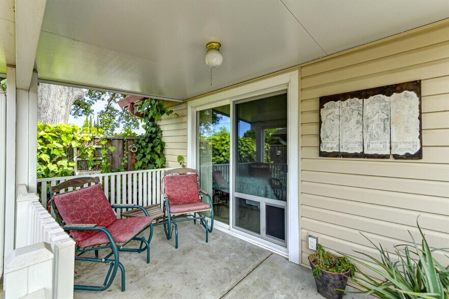 Rear Sitting Area (Off Primary BR) - 1703 Russell Way