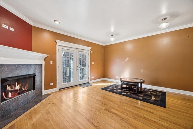 Building Photo - 641 E 50th St