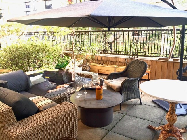 Building Photo - 1255 5th Ave