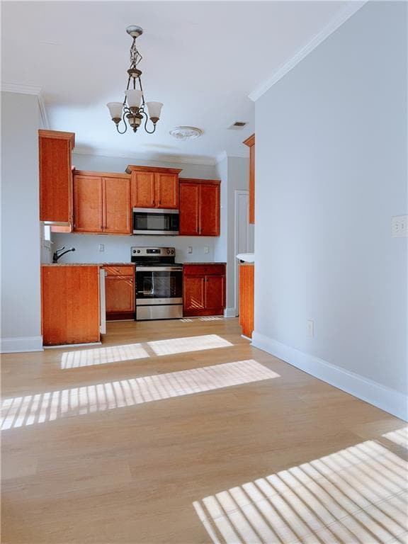 Building Photo - 636 Royal Crest Ct