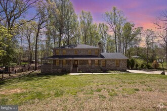 Building Photo - 123 Barnswallow Ln
