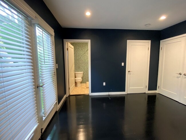 Building Photo - Luxury Bungalow on West Knoll in the Heart of West Hollywood