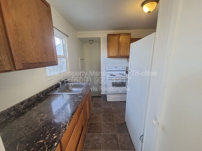 Building Photo - 1204 Marshall Ave