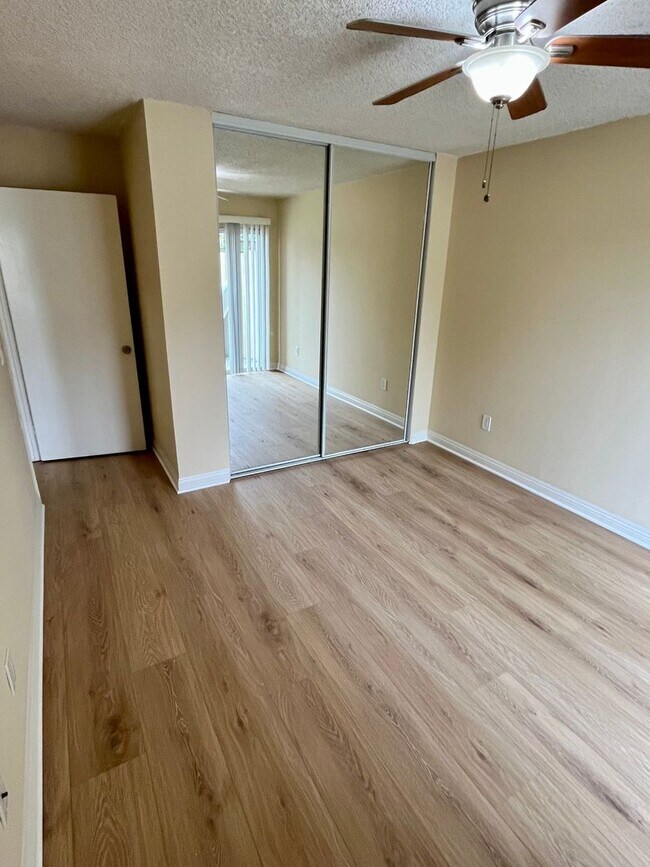 Building Photo - 6060 Mt Aguilar Dr