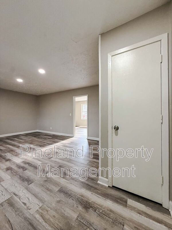 Building Photo - 1213 Strickland Bridge Rd