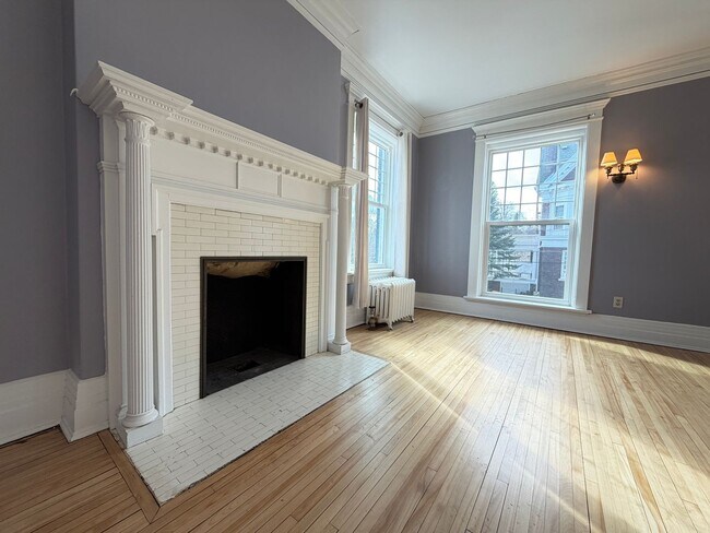 Building Photo - Beautiful 4 Bedroom/2 Bathroom Second Floor Apartment in East Duluth Mansion with Utilities Inclu...