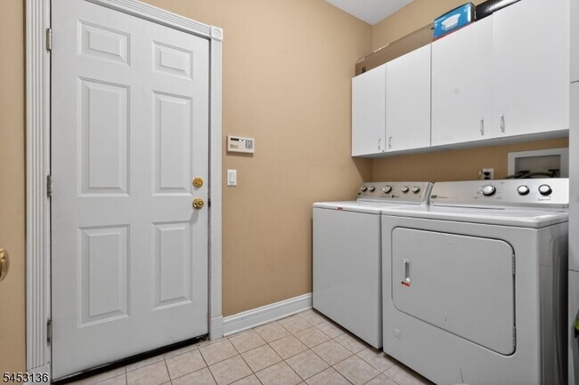 Building Photo - 70 Winged Foot Dr