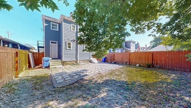 Building Photo - 511 E Deshler Ave