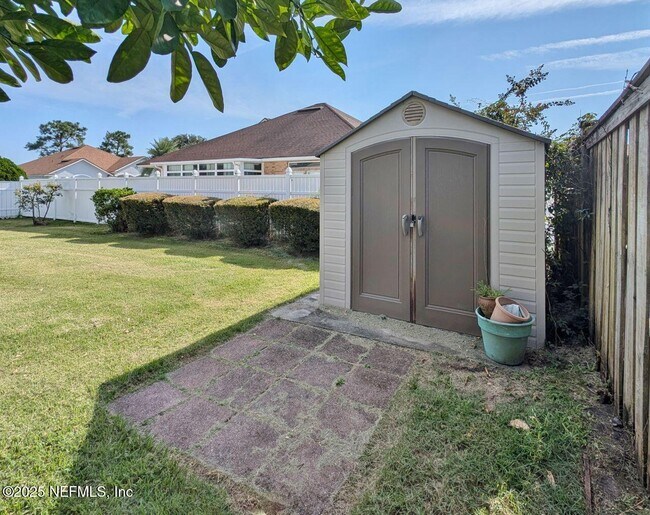 Building Photo - 2413 Cedar Trace Dr W