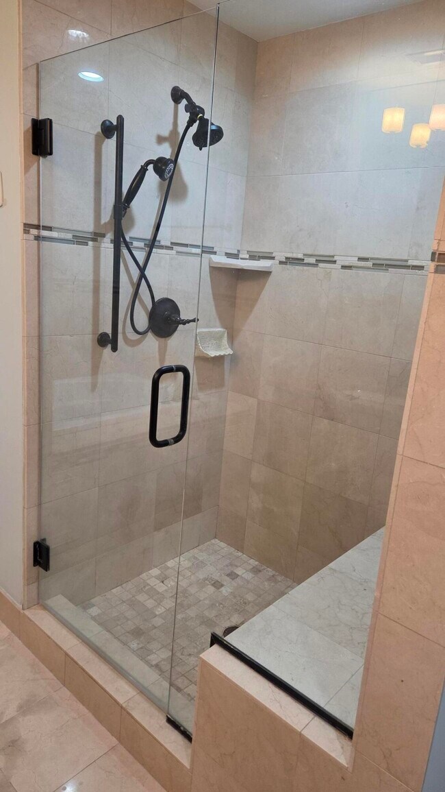 Building Photo - 934 W Huron St