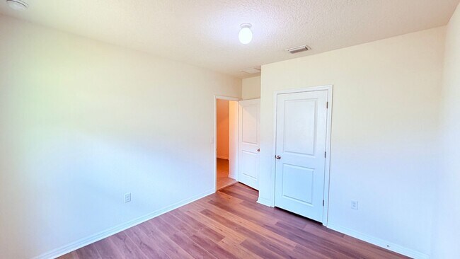Building Photo - Available now! Amazing 4 Bedroom, 2 Bathroom Home in Wildwood!!
