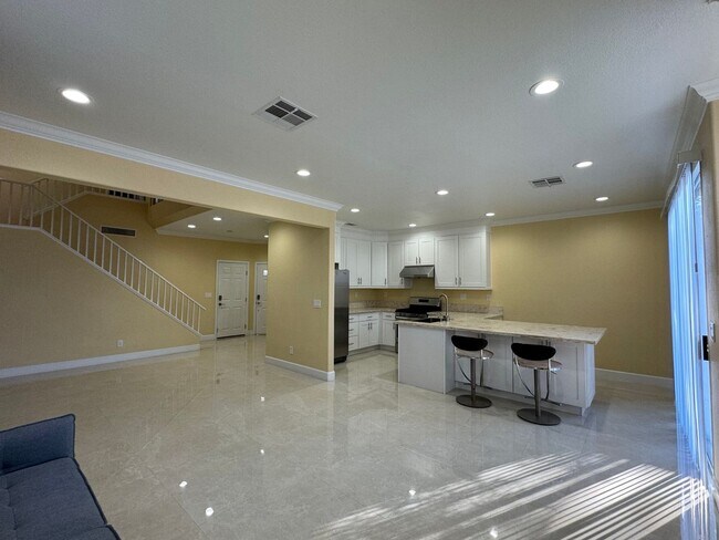 Building Photo - Summerlin North Community / Updated home 3...