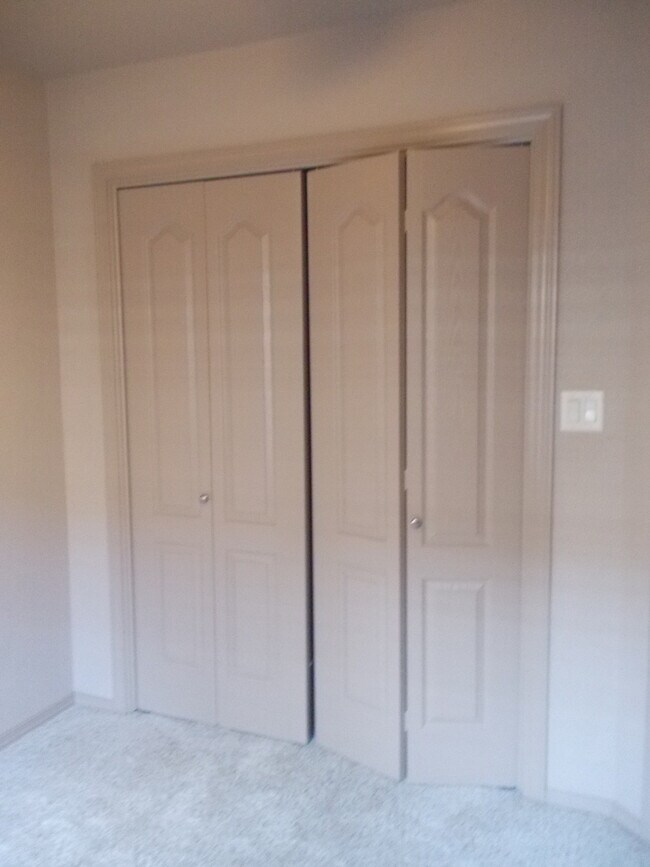 Building Photo - Beautiful home close to HAFB and town.