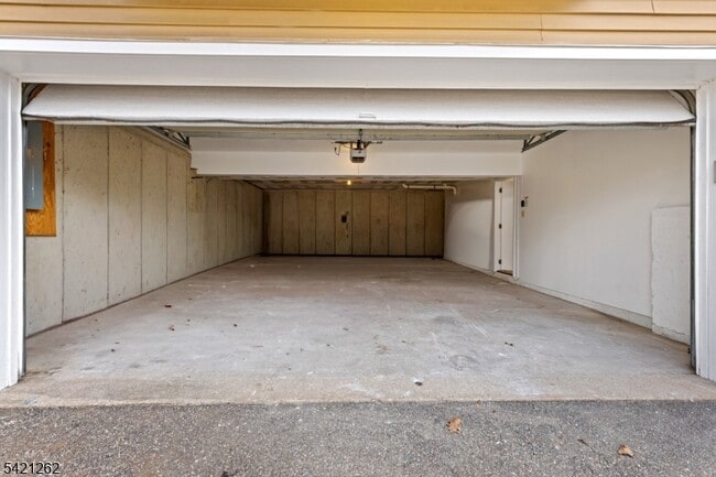 Building Photo - 8 Canada Goose Dr