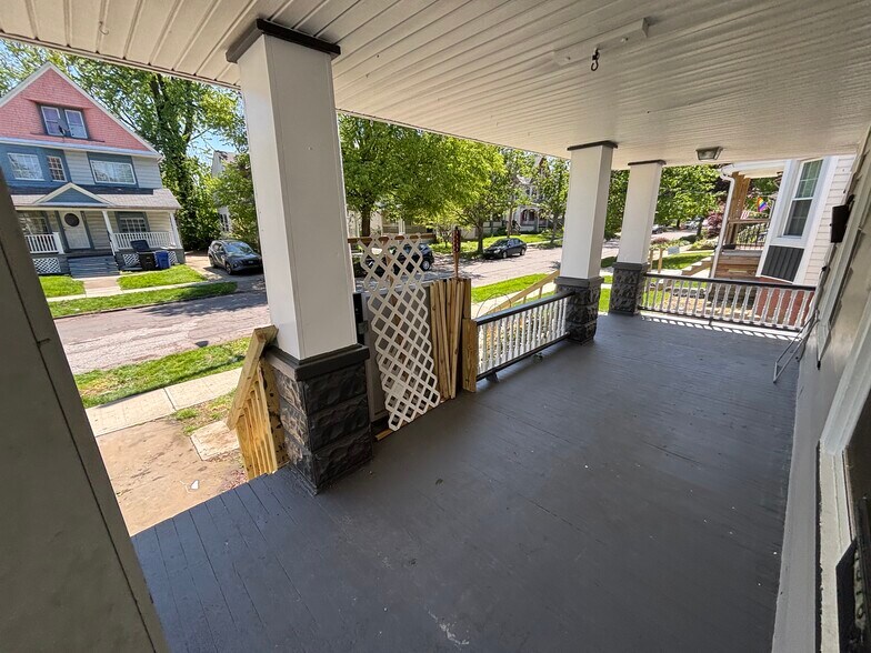 Building Photo - 1316 W 91st St