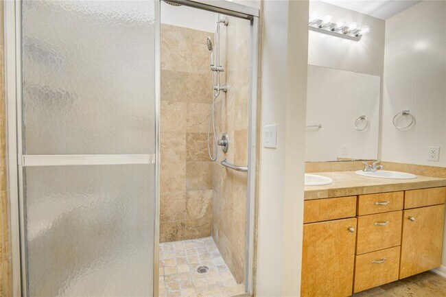 Building Photo - 5006 Westfield Village Dr