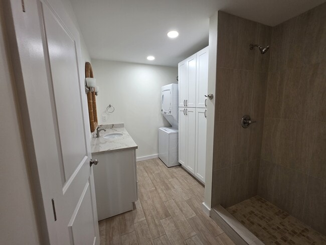 Building Photo - 1043 Kainui Dr