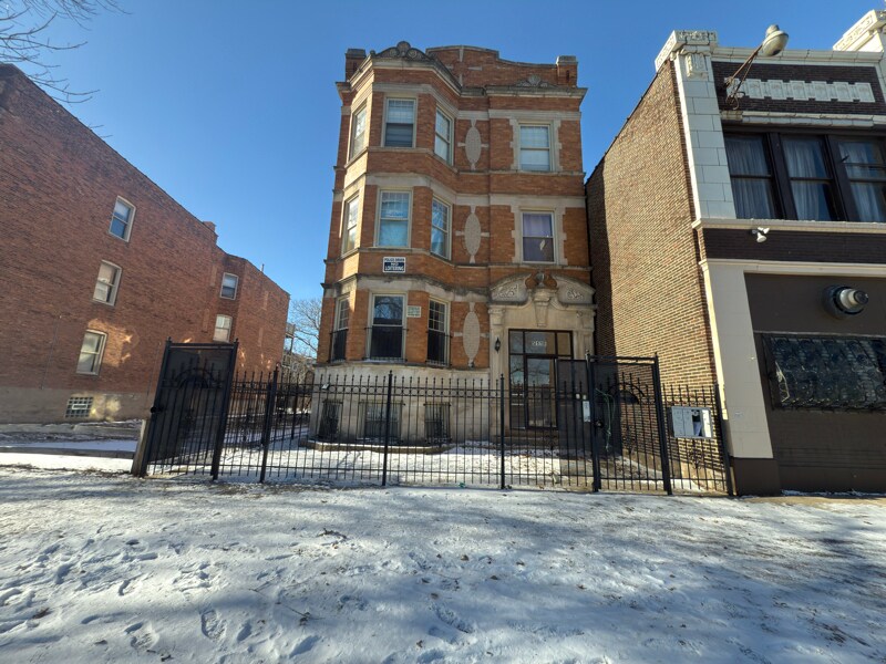 Building Photo - 5116 S Prairie Ave