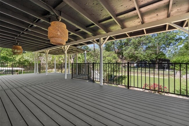 Building Photo - 3400 Santa Fe Dr