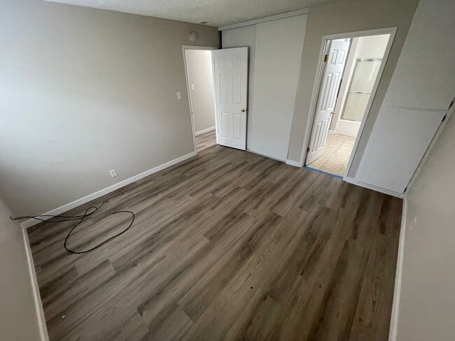 Building Photo - Wonderful 3 Bedroom Move-In Ready