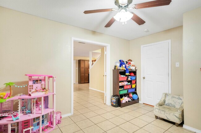 Building Photo - 2122 Mallorca Dr