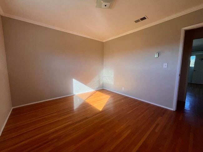 Building Photo - Spectacular Retro Home in a Rural Setting with Views and Space