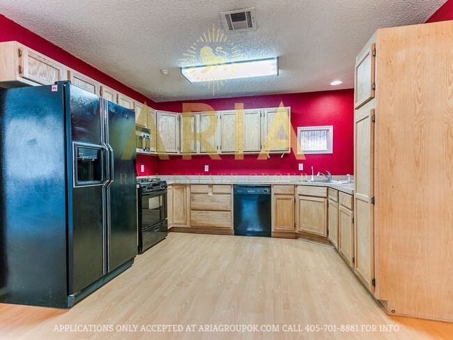 Building Photo - *NOW PRELEASING FOR AUGUST 2025* 4 Bed/2 B...