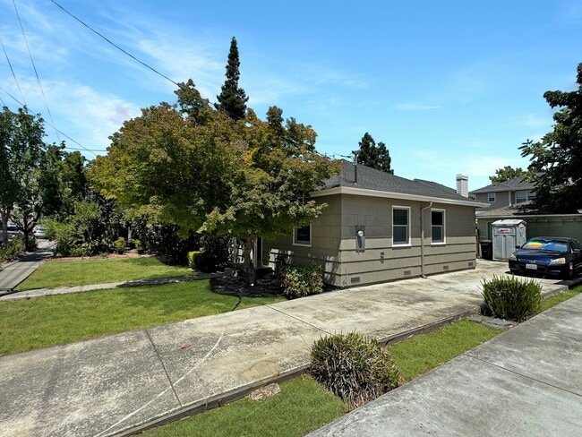 Building Photo - 445 Alviso St