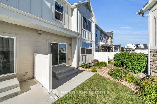 Building Photo - 607 Sawback Ln