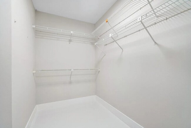 Building Photo - 5794 Parkwalk Cir W