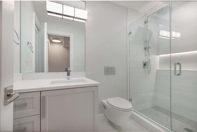 Building Photo - 131 W Newton St