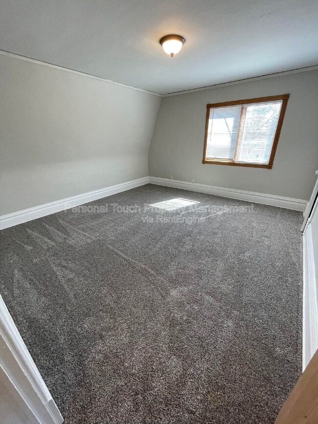 Building Photo - 1705 11th Ave N