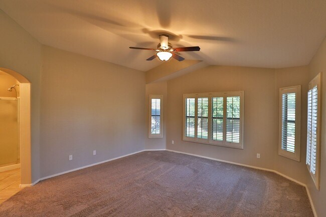 Building Photo - 3 bedroom 2 bath home with a den in san tan valley! No April rent!