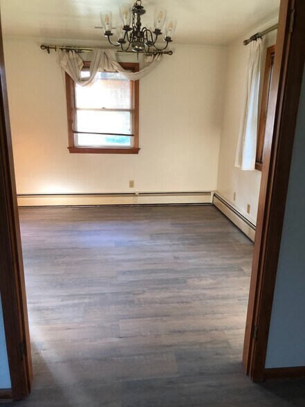 Building Photo - 1048 Hillwell Rd