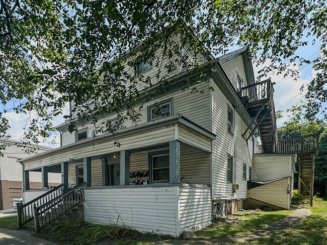 Primary Photo - 334 Beakes St