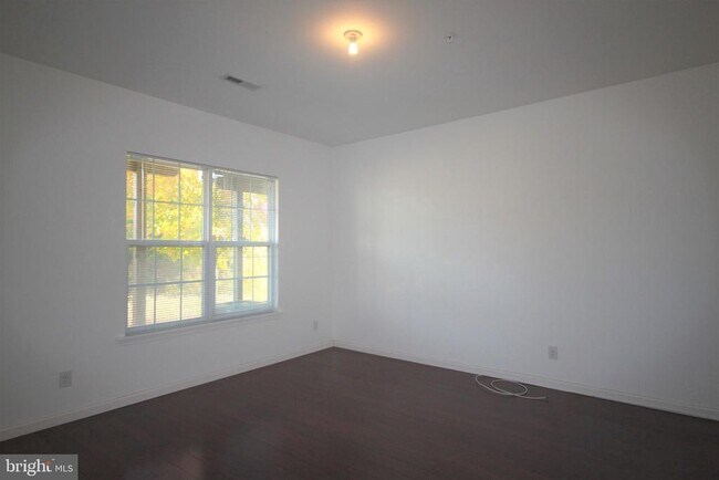 Building Photo - 515 Ellison Dr
